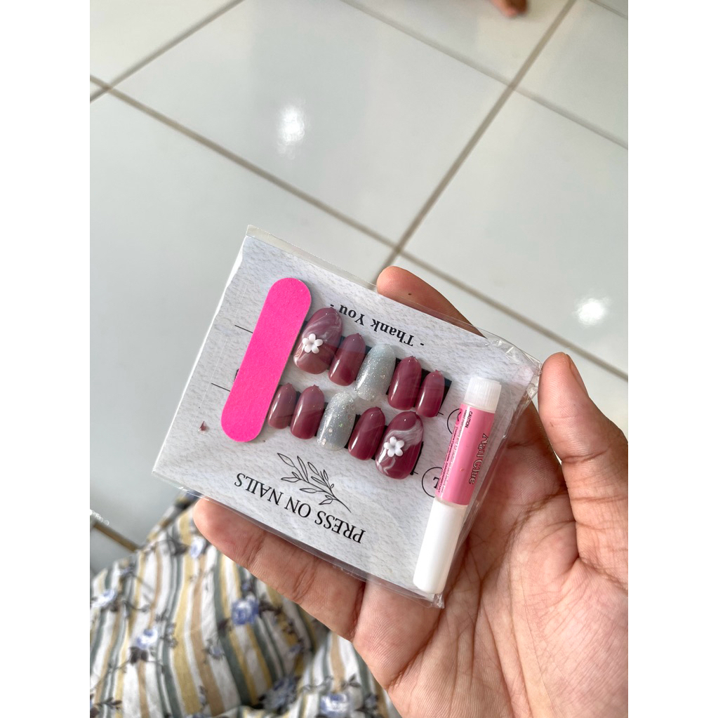 press on nails