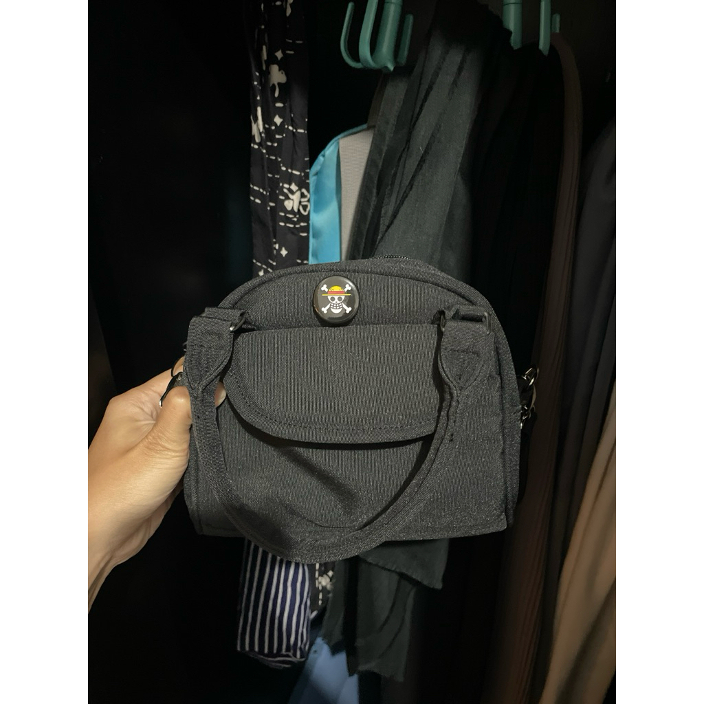 Tas hitam sling bag