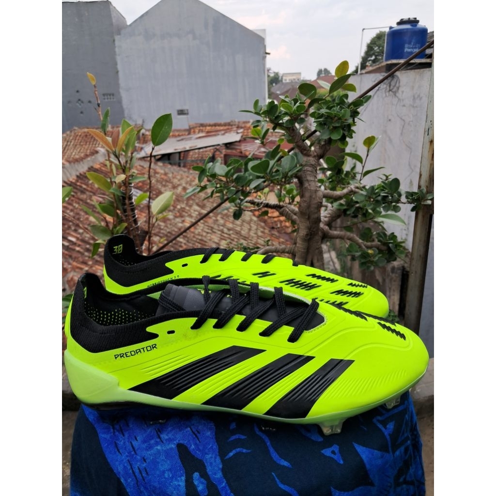 Sepatu Bola Predator fg