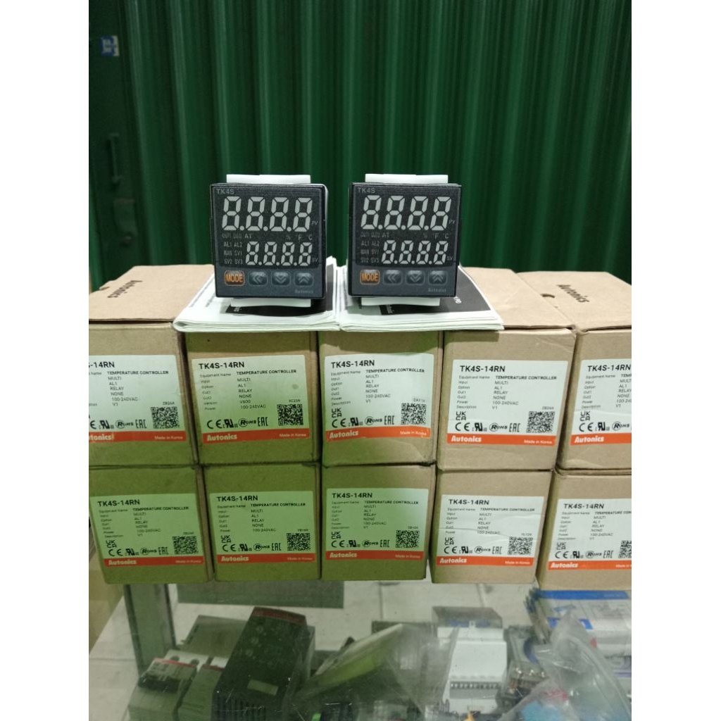 TEMPERATURE CONTROLLER TK4S-14RN AUTONIS