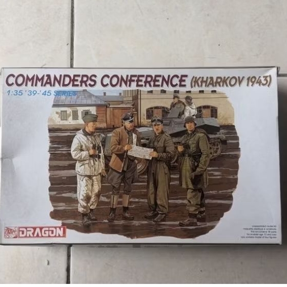 model kit dragon 1/35 commander conference