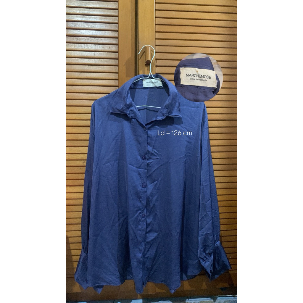 kemeja satin biru