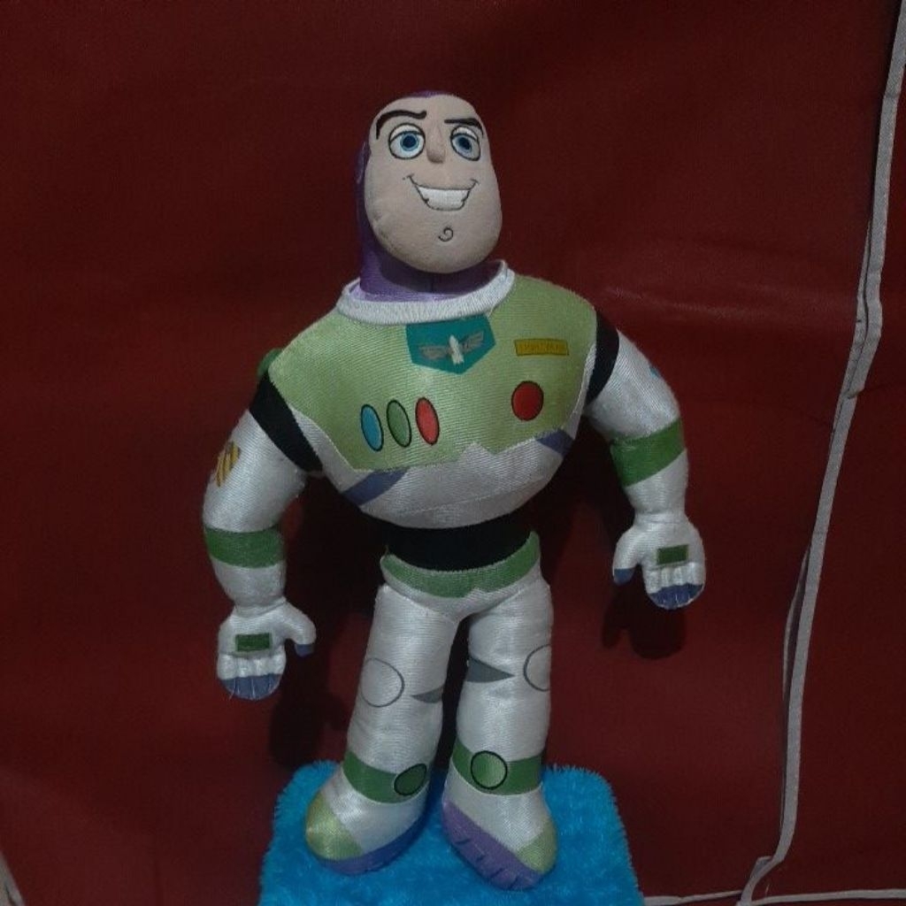 boneka buzz toy story
