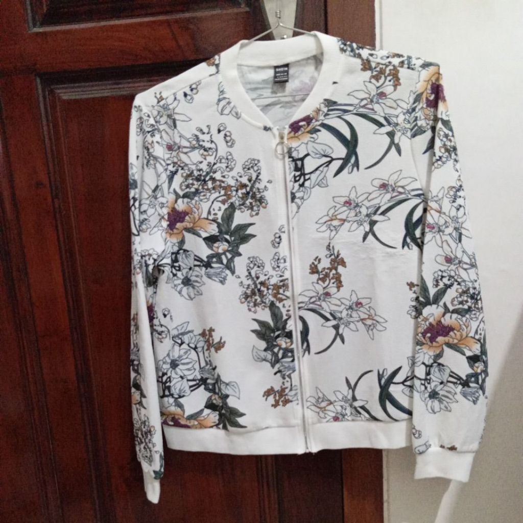 Atasan kaos Bunga Preloved