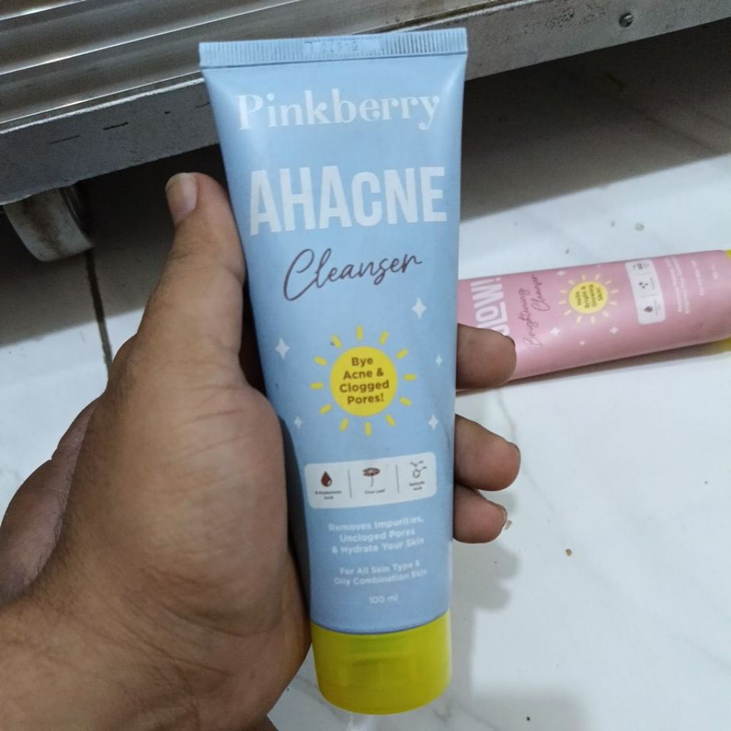 pinkberry ahacne cleanser 100ml