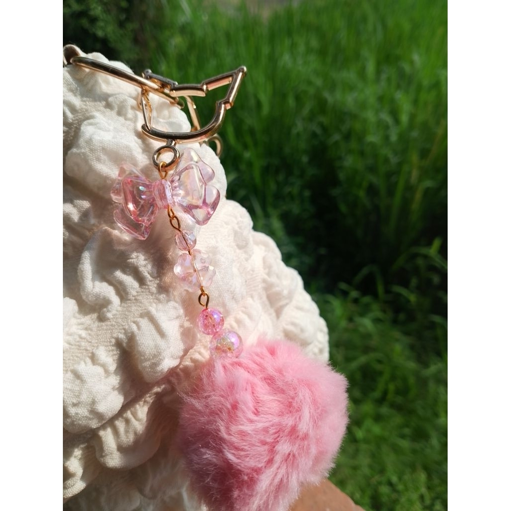 gantungan kunci pompom