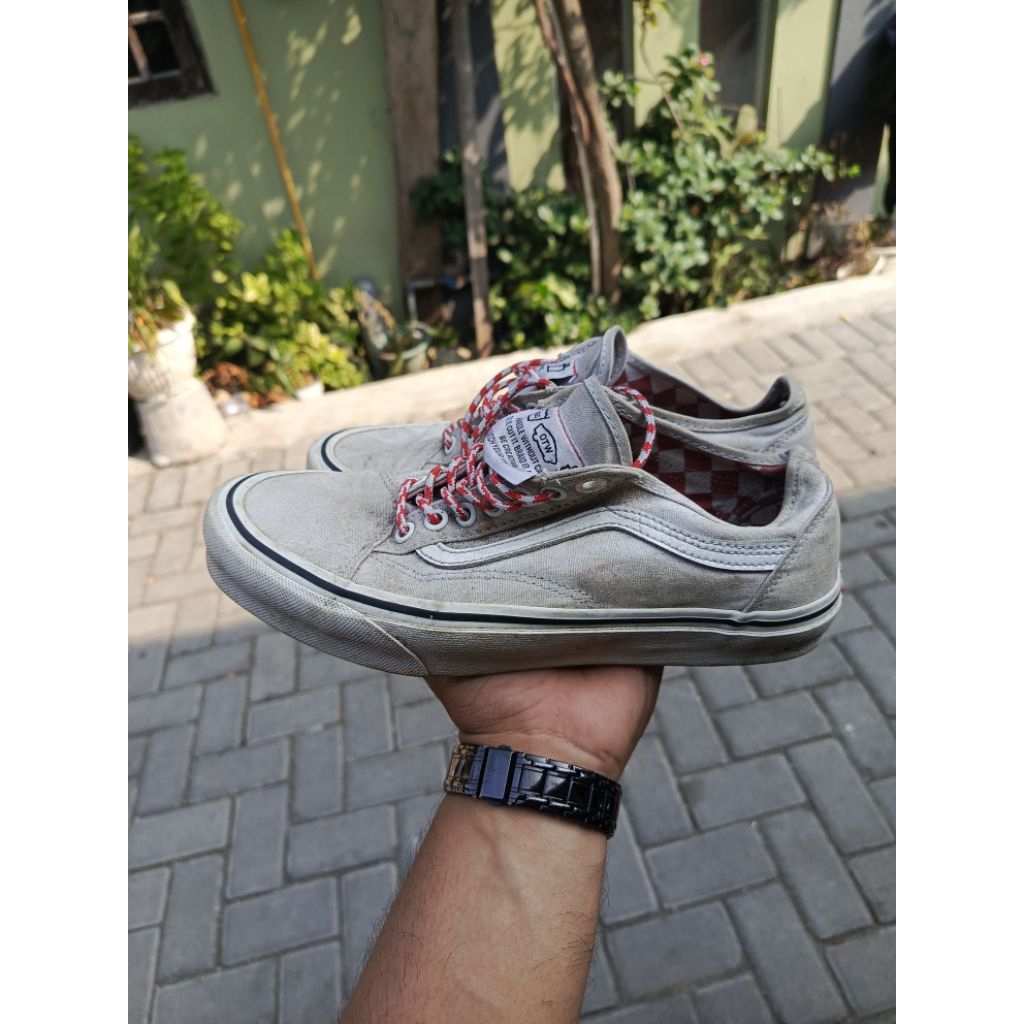 sepatu vns