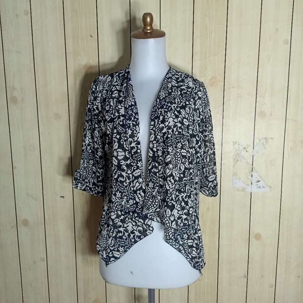 [PRELOVED] Outer Motif