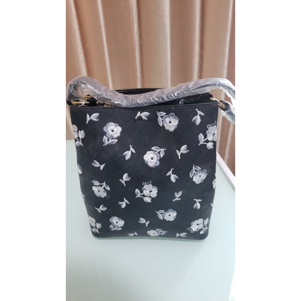 Tas coach bucket