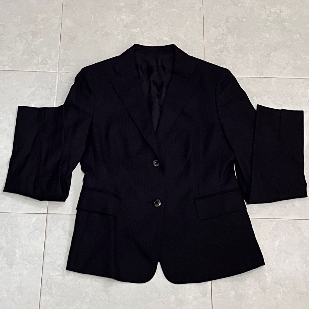 blazer hitam wanita