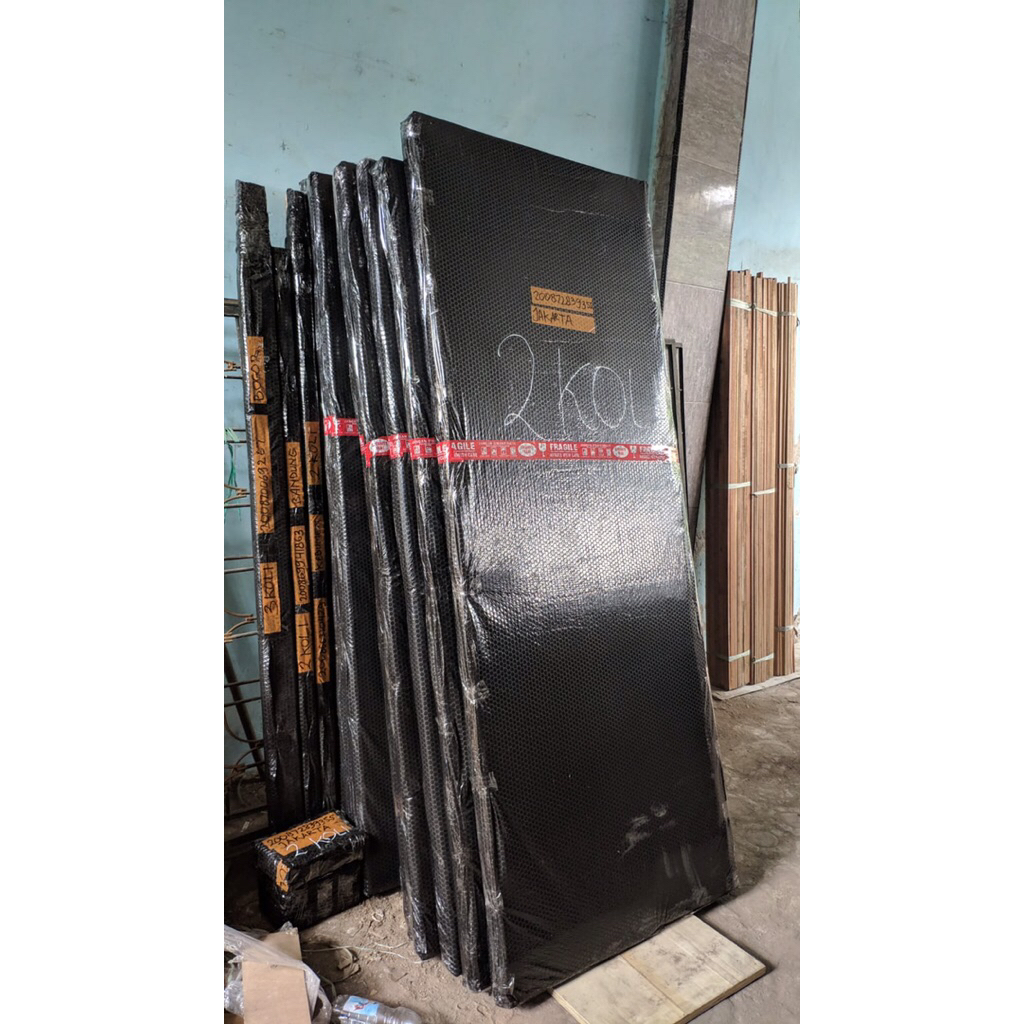 BUBBLE WRAP PINTU