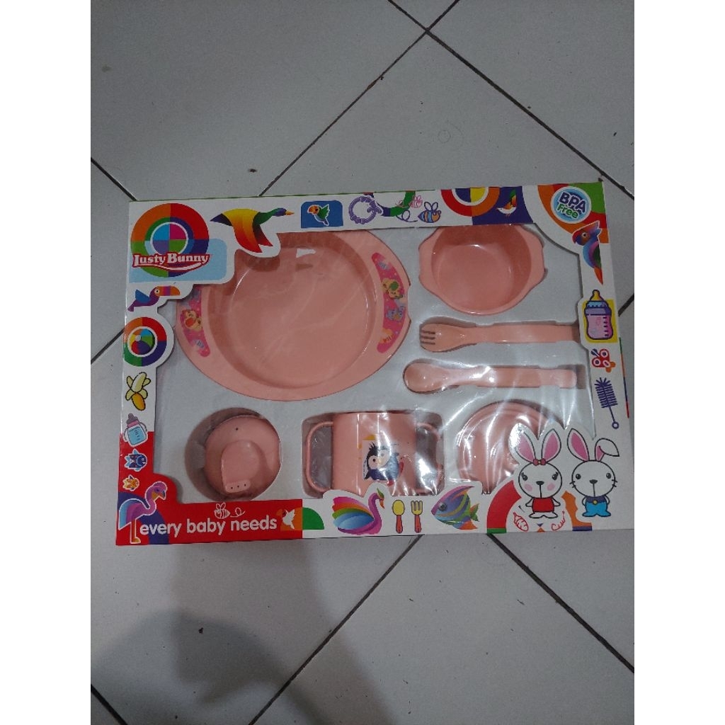 tempat makan bayi