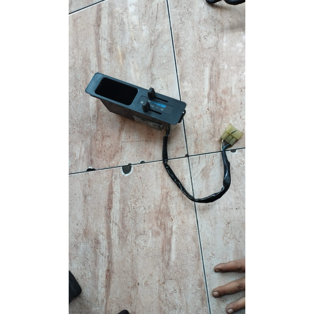 Tombol/switch ac kijang kapsul