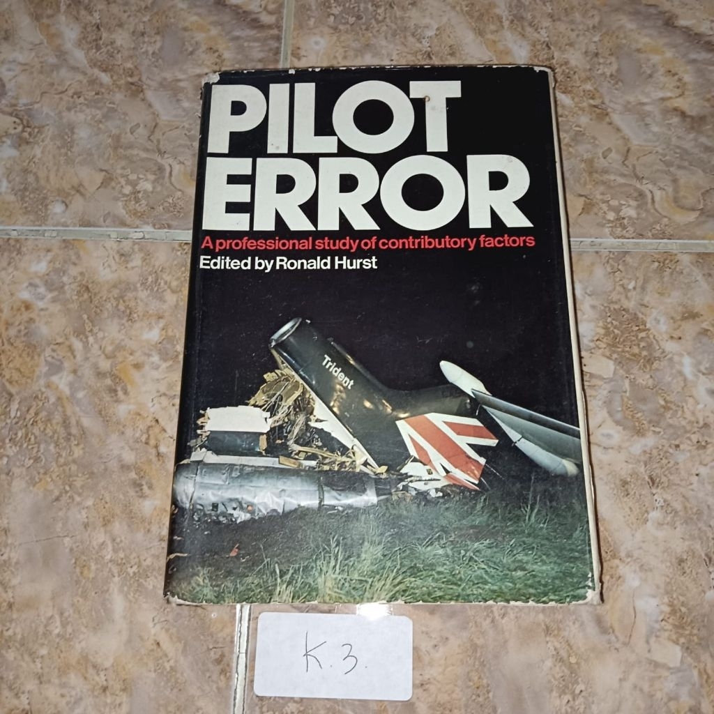 Buku Pilot Error - Ronald Hurst