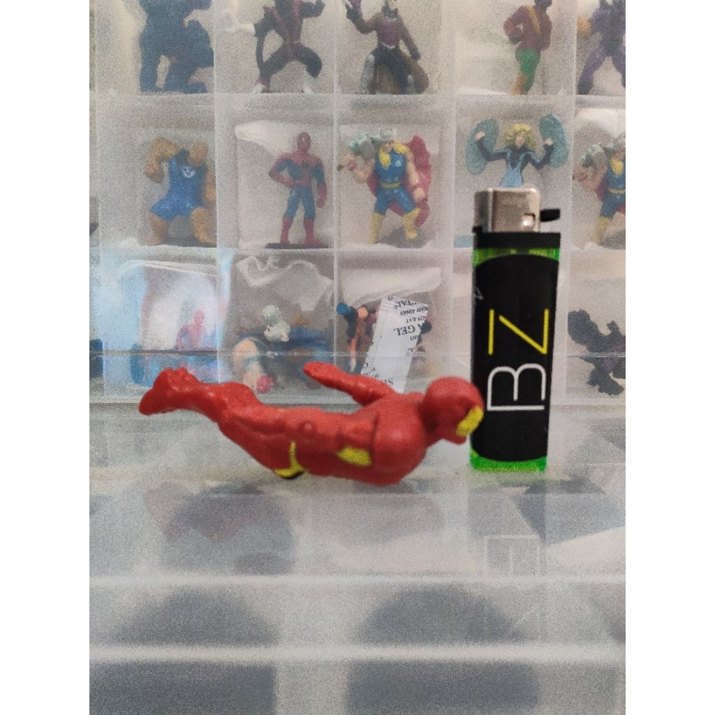 IRON MAN Flying Pose dengan roda