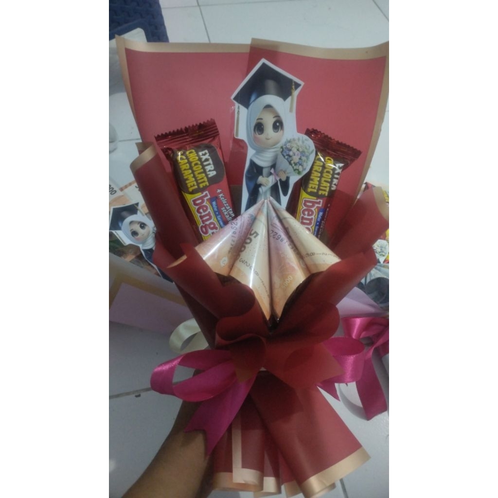 bucket topper wisuda