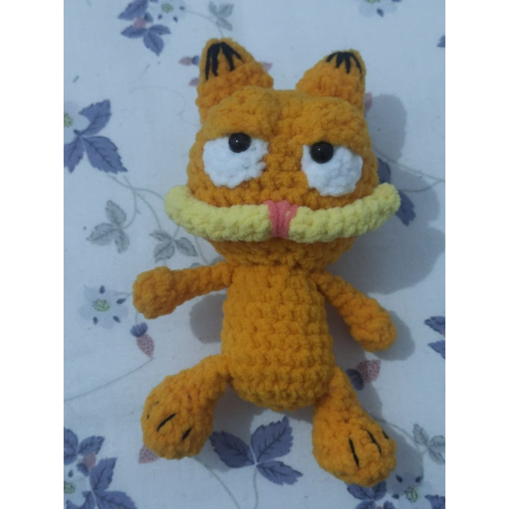 boneka rajut garfield