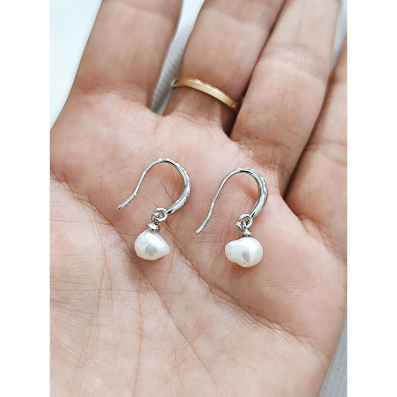 Anting Mutiara Air Tawar Casey
