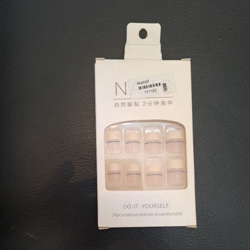 press on nails