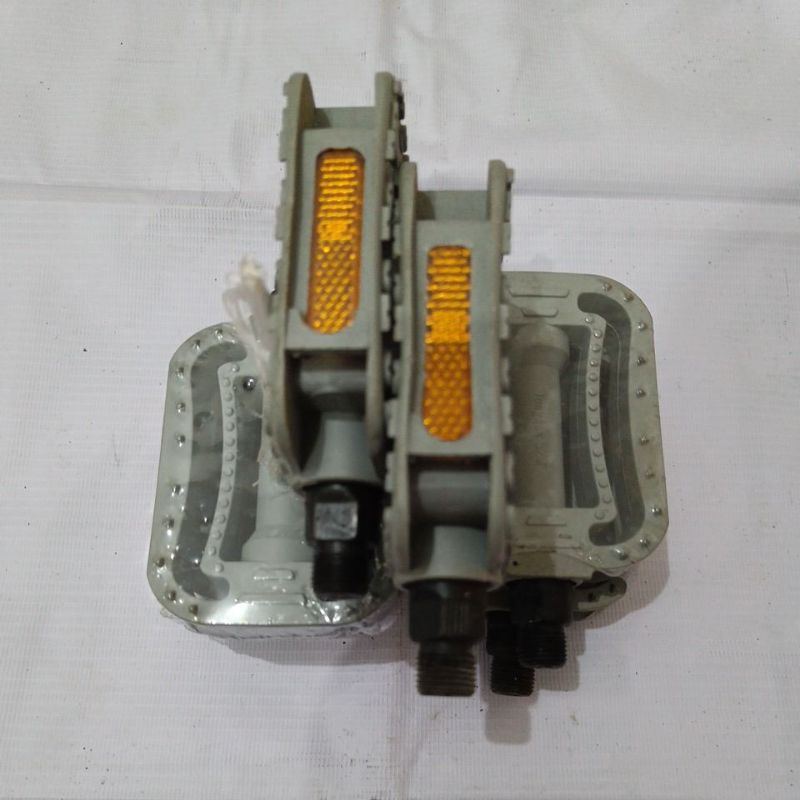 PEDAL SEPEDA MINI PLASTIK