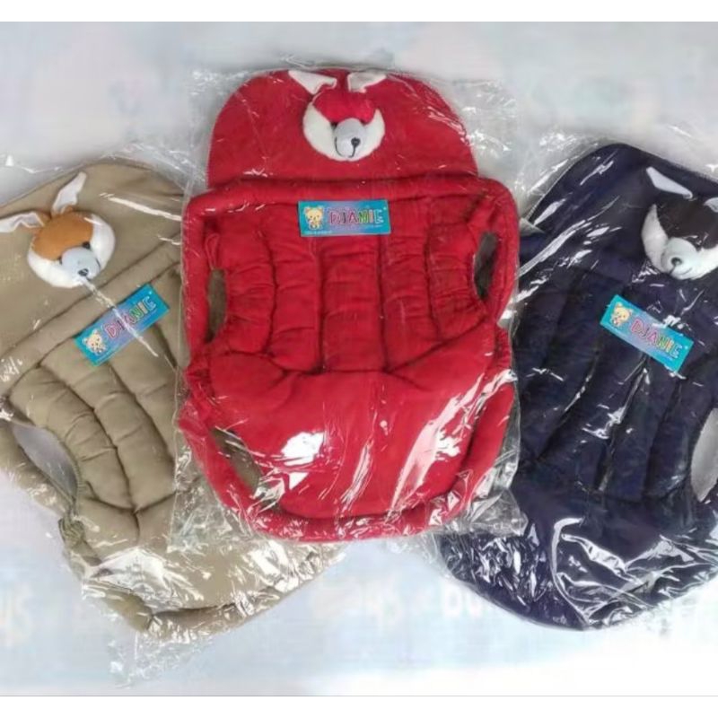 Gendong bayi Boneka