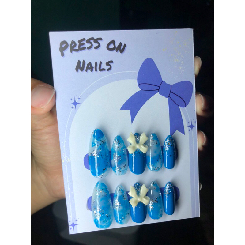 press on nail blue marble