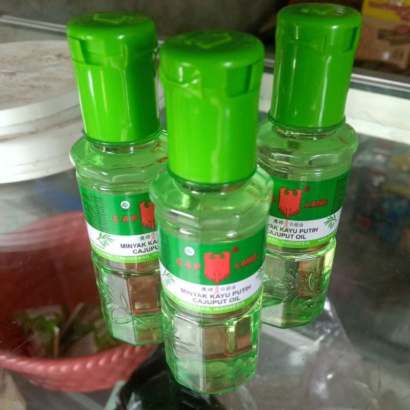 Minyak kayu putih cap Lang