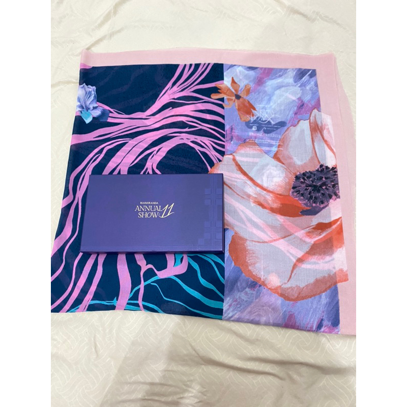 annualshow Scarf Riamiranda