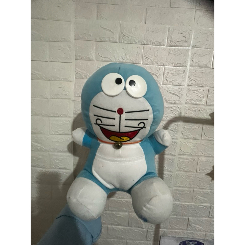 boneka Doraemon