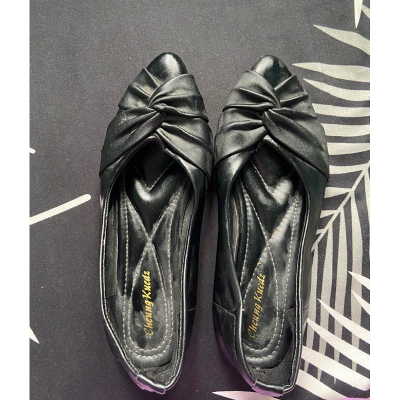 Preloved Flatshoes Hitam