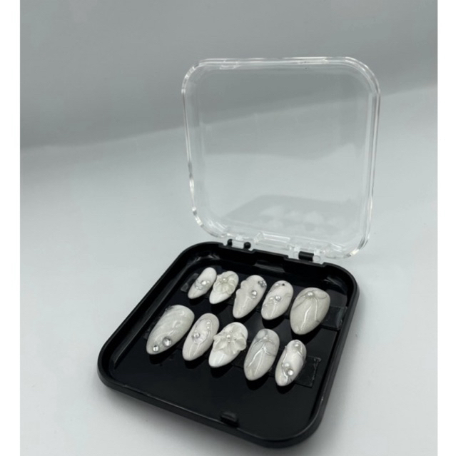 Press On Nails Putih Elegant White Chrome Silver