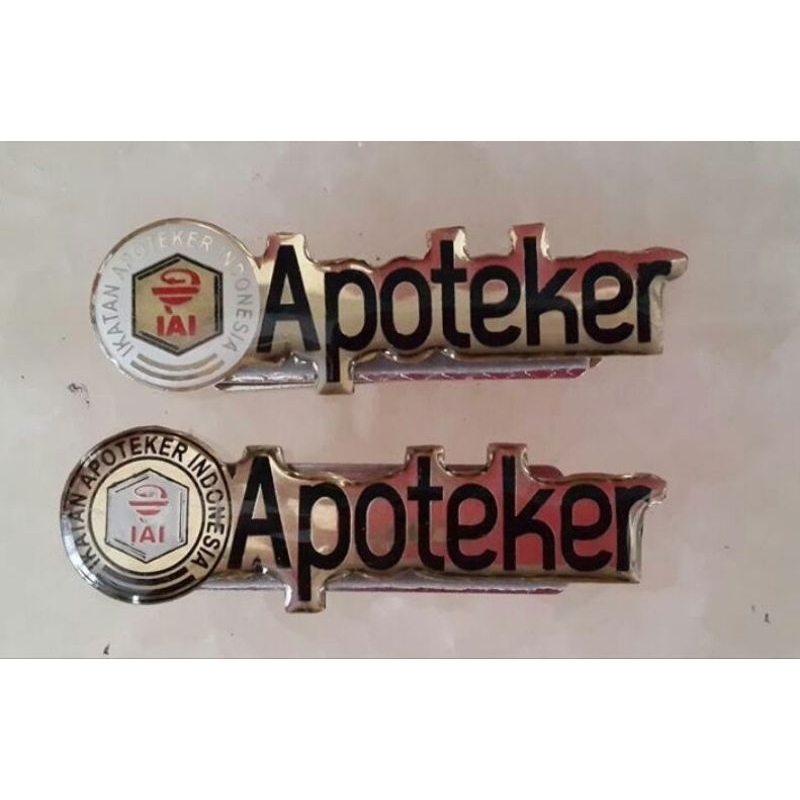 Pin Apoteker ukir