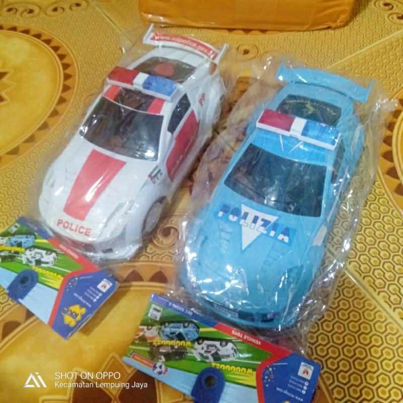 Mobil polisi gesek