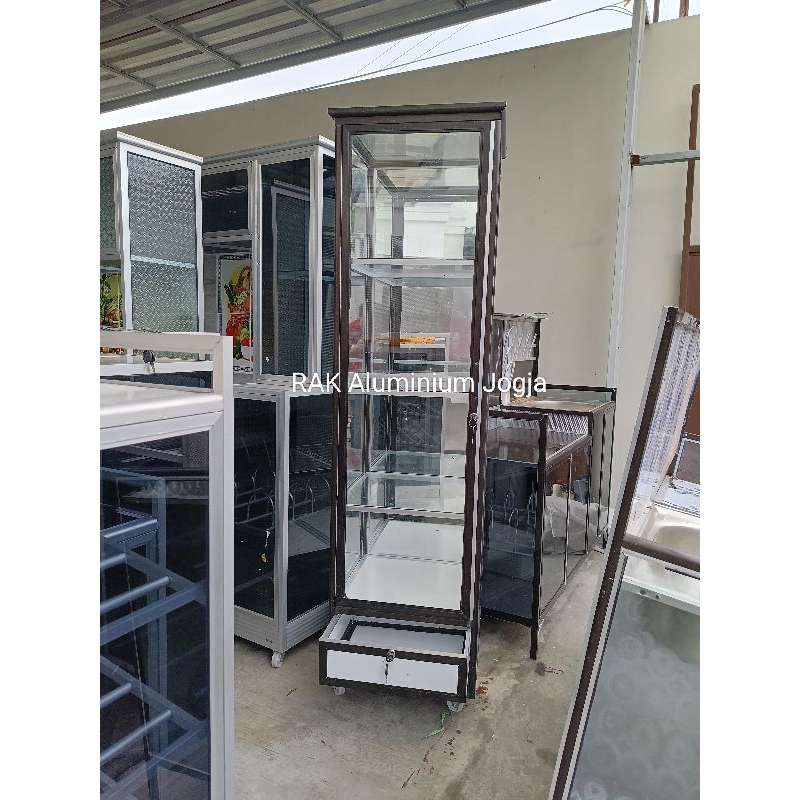 Lemari kaca tower aluminium