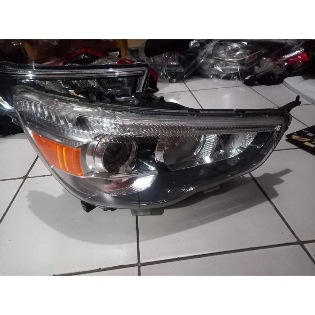 Headlamp Mitsubishi Outlander