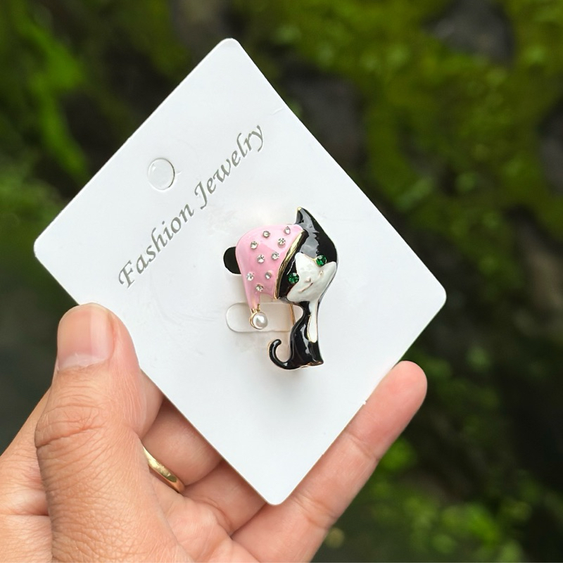 bros kucing pink lucu sekali