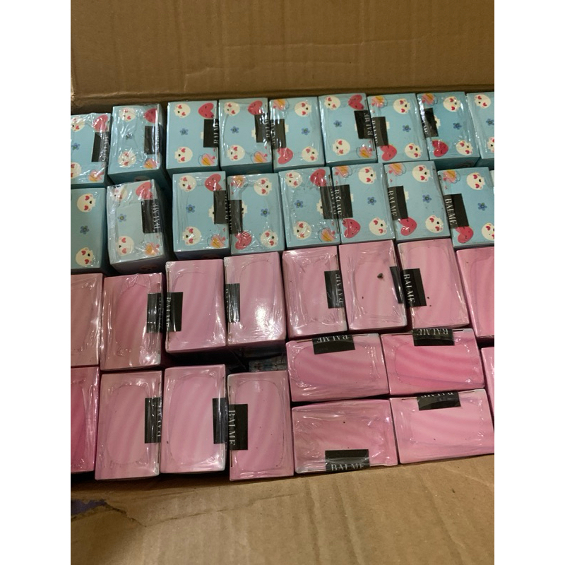 ETALASE KHUSUS PARFUM LIVEE