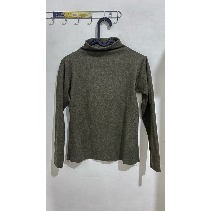 kaos turtleneck preloved