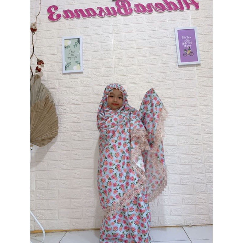 Mukena anak bunga