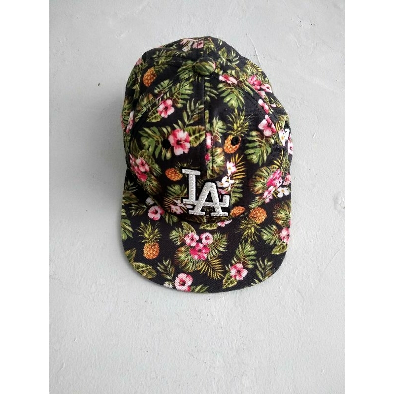 MLB cap motif bunga