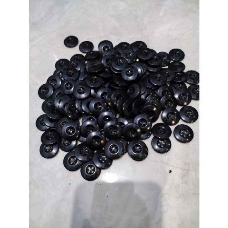 KANCING 4 LUBANG 32L