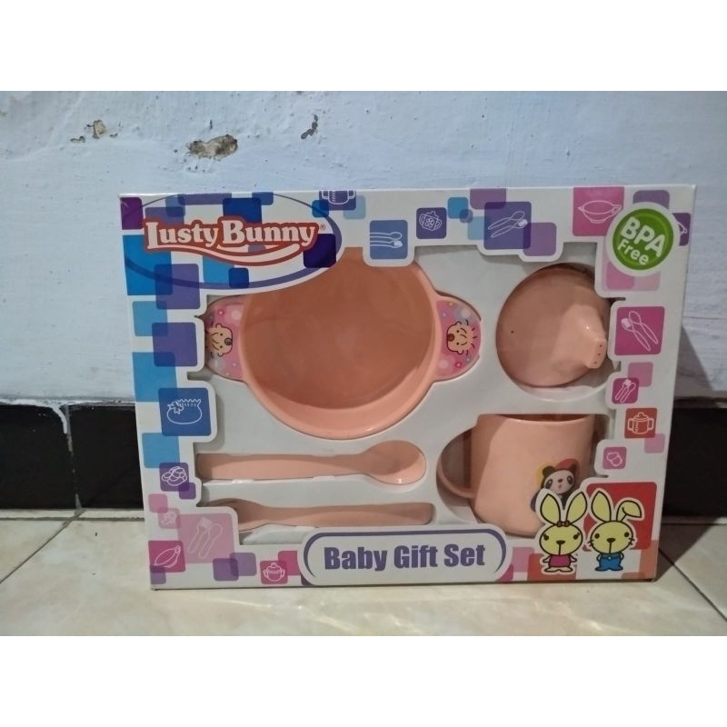 lusty Bunny Feeding set