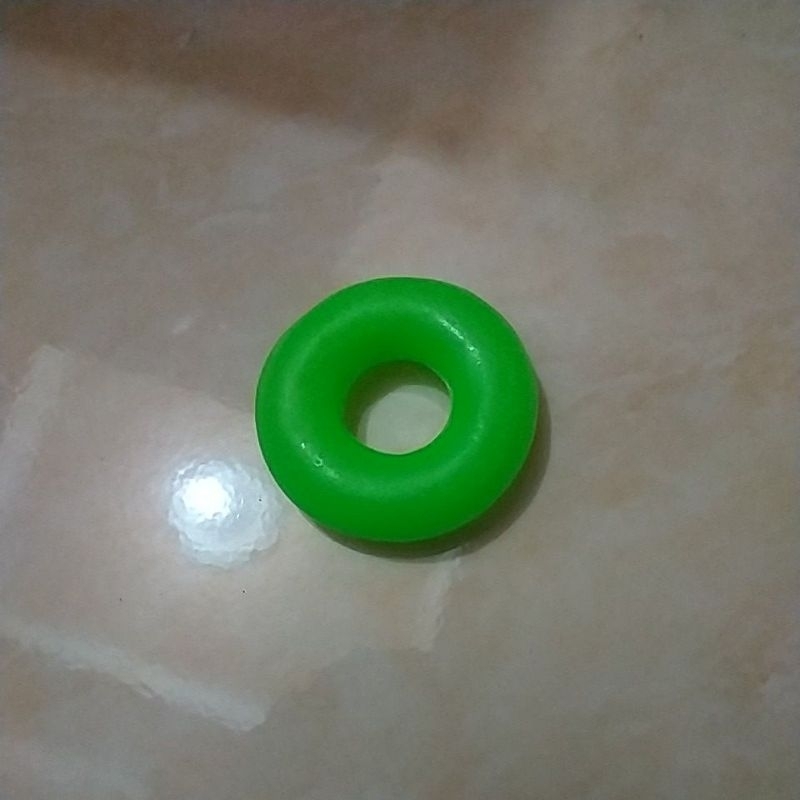 Mainan donat plastik