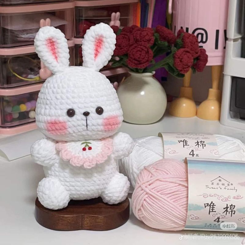 Boneka Kelinci Rajut