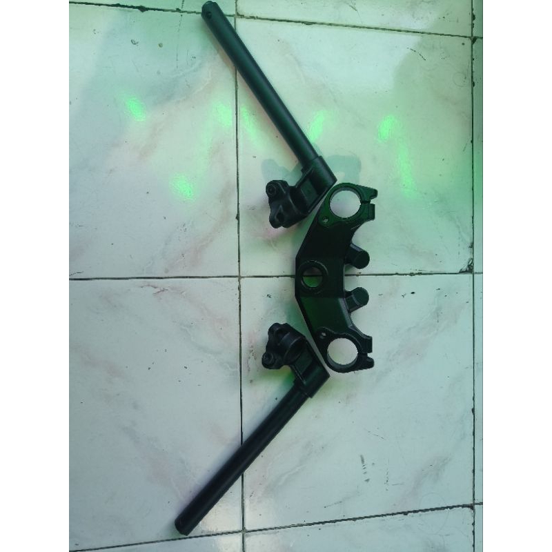 segitiga atas r15 v2 dan stang
