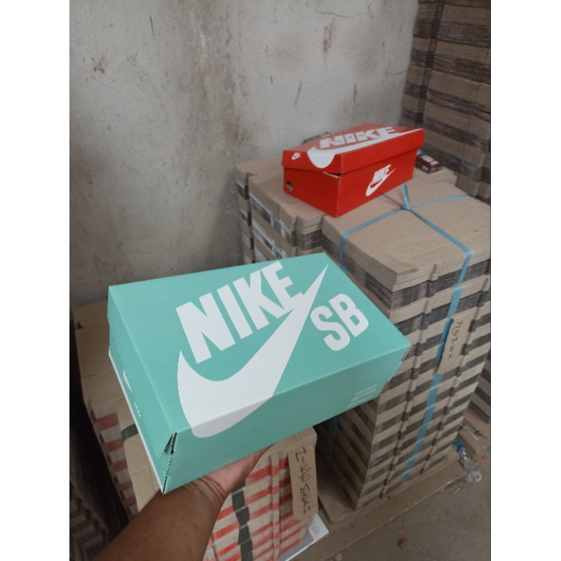 BOX/DUSSEPATU/PAKING bahan glosy