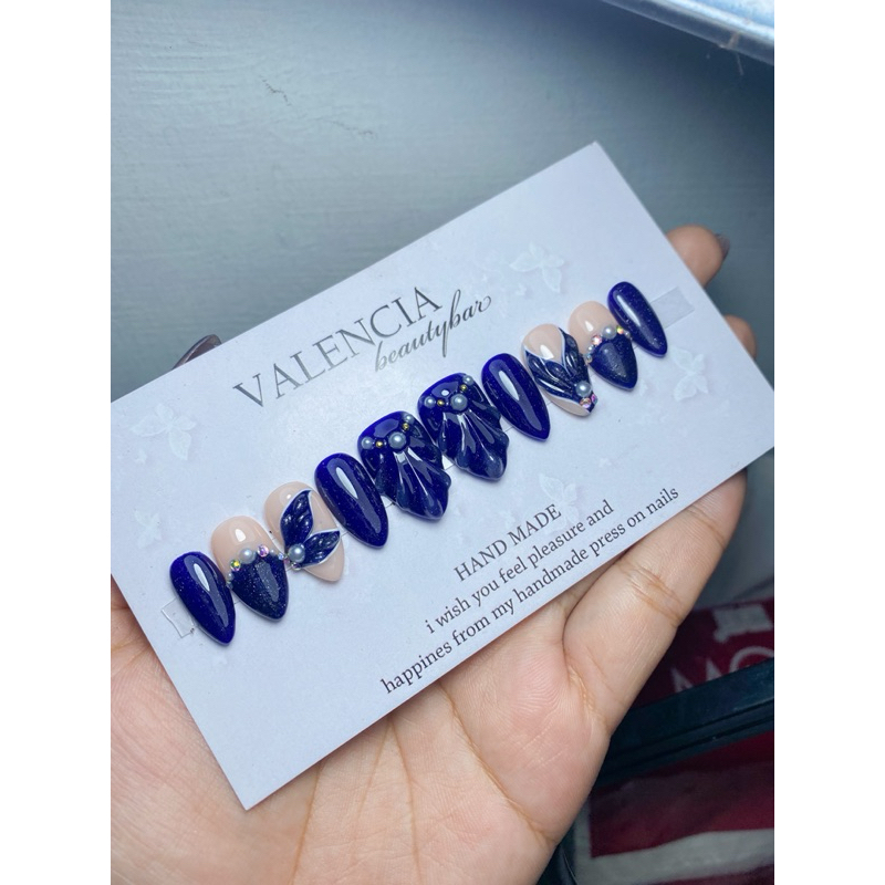 press on nails blue fish