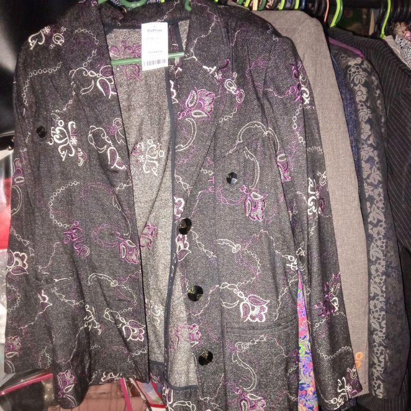 Blezer hitam motif bordir bunga