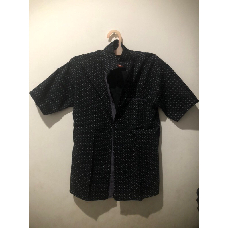 Kemeja hitam