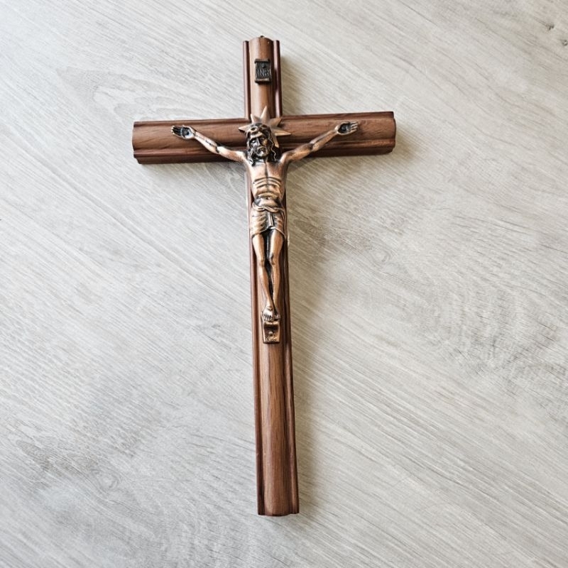Salib Katolik Yesus